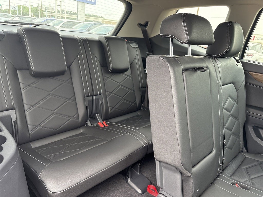 2025 Volkswagen Atlas 2.0T SE w/ Technology