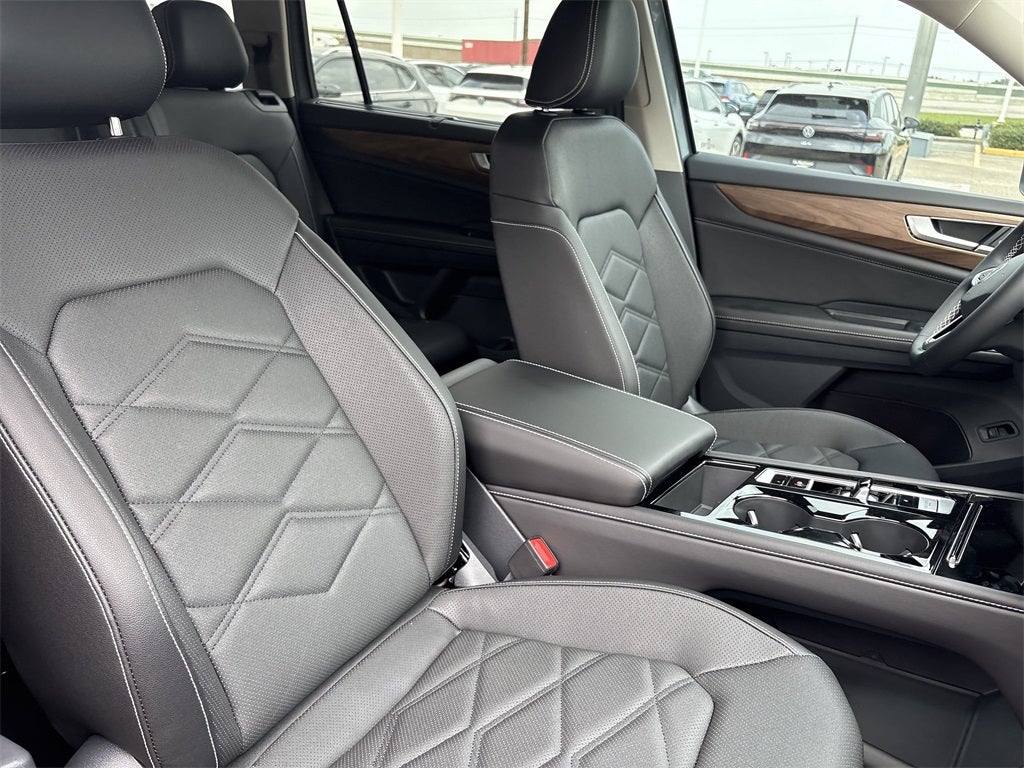 2025 Volkswagen Atlas 2.0T SE w/ Technology