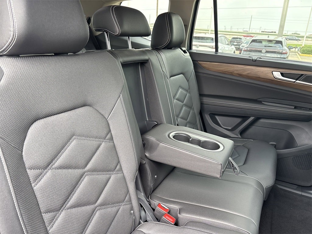 2025 Volkswagen Atlas 2.0T SE w/ Technology