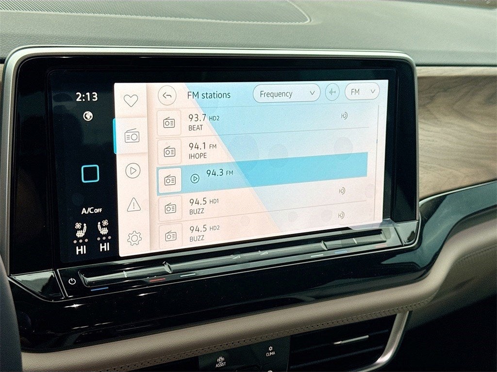 2025 Volkswagen Atlas 2.0T SE w/ Technology