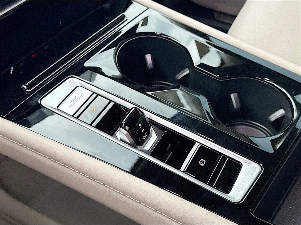 2025 Volkswagen Atlas 2.0T SE w/ Technology