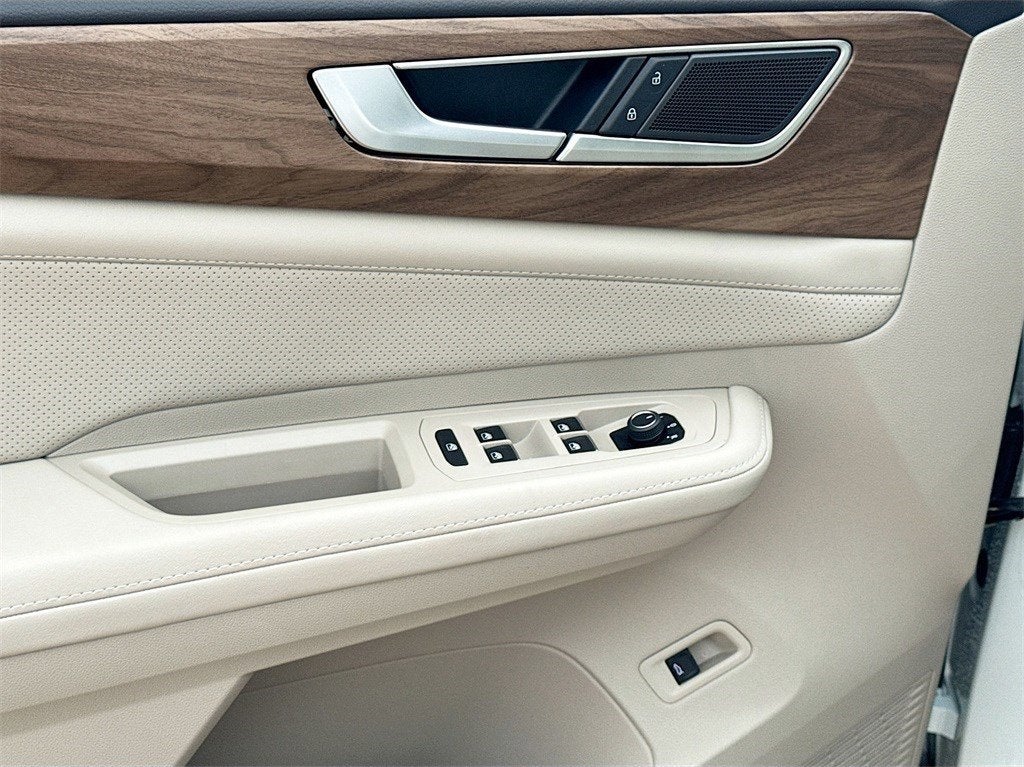 2025 Volkswagen Atlas 2.0T SE w/ Technology