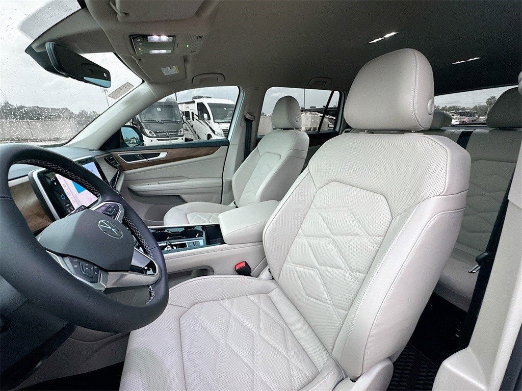 2025 Volkswagen Atlas 2.0T SE w/ Technology