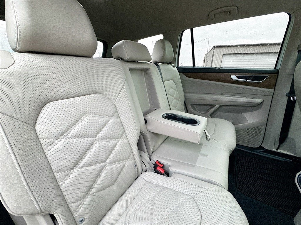 2025 Volkswagen Atlas 2.0T SE w/ Technology