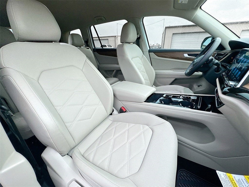 2025 Volkswagen Atlas 2.0T SE w/ Technology