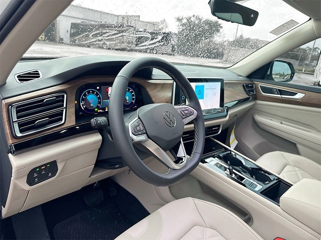 2025 Volkswagen Atlas 2.0T SE w/ Technology