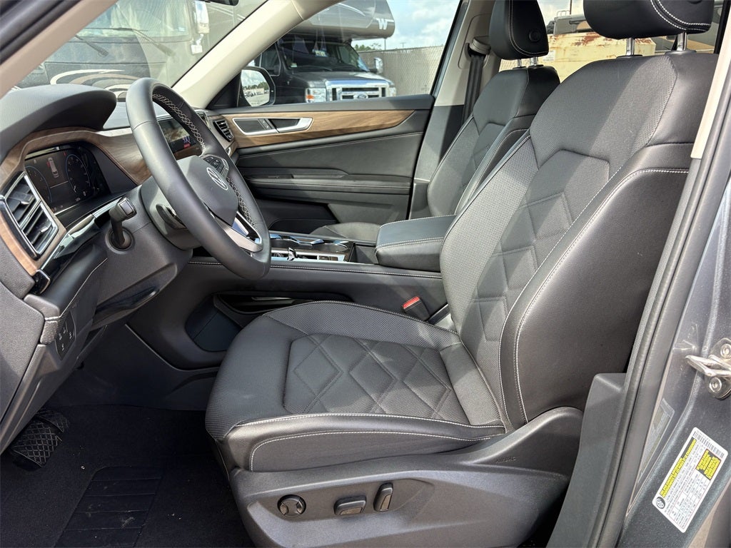 2024 Volkswagen Atlas 2.0T SE w/ Technology