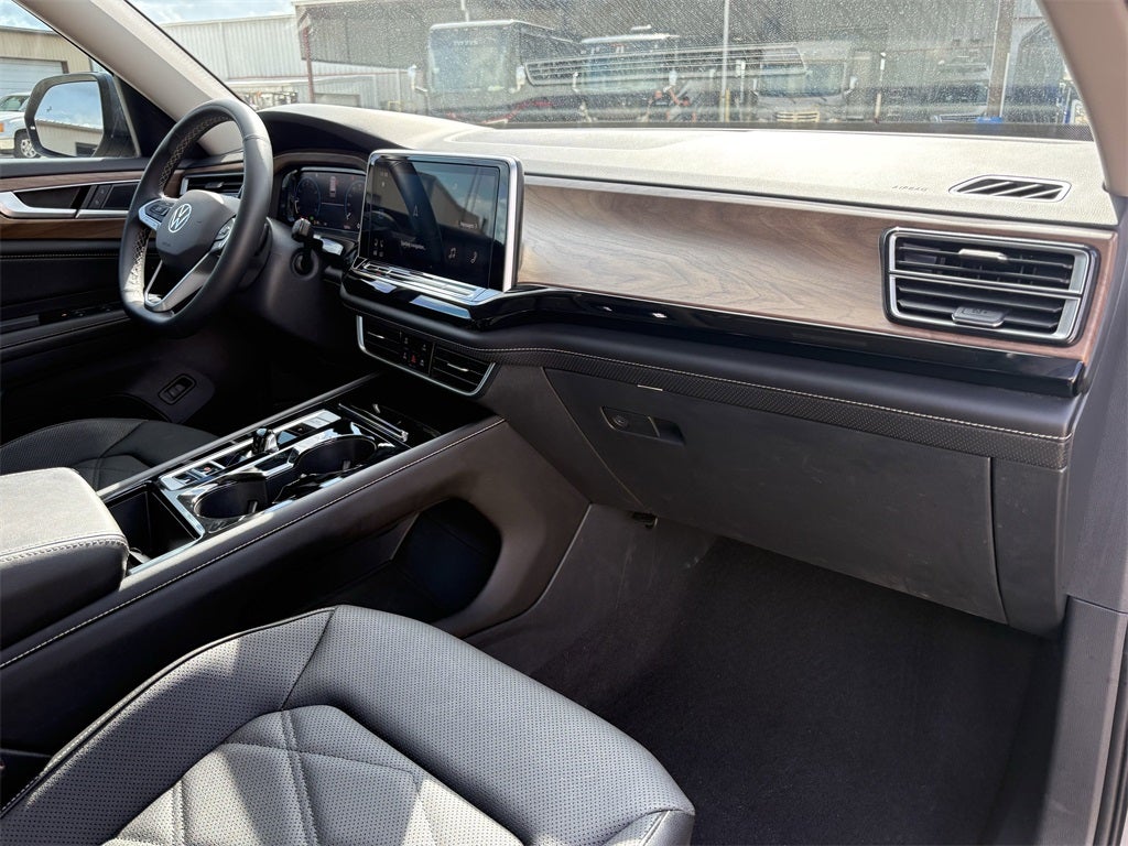 2024 Volkswagen Atlas 2.0T SE w/ Technology