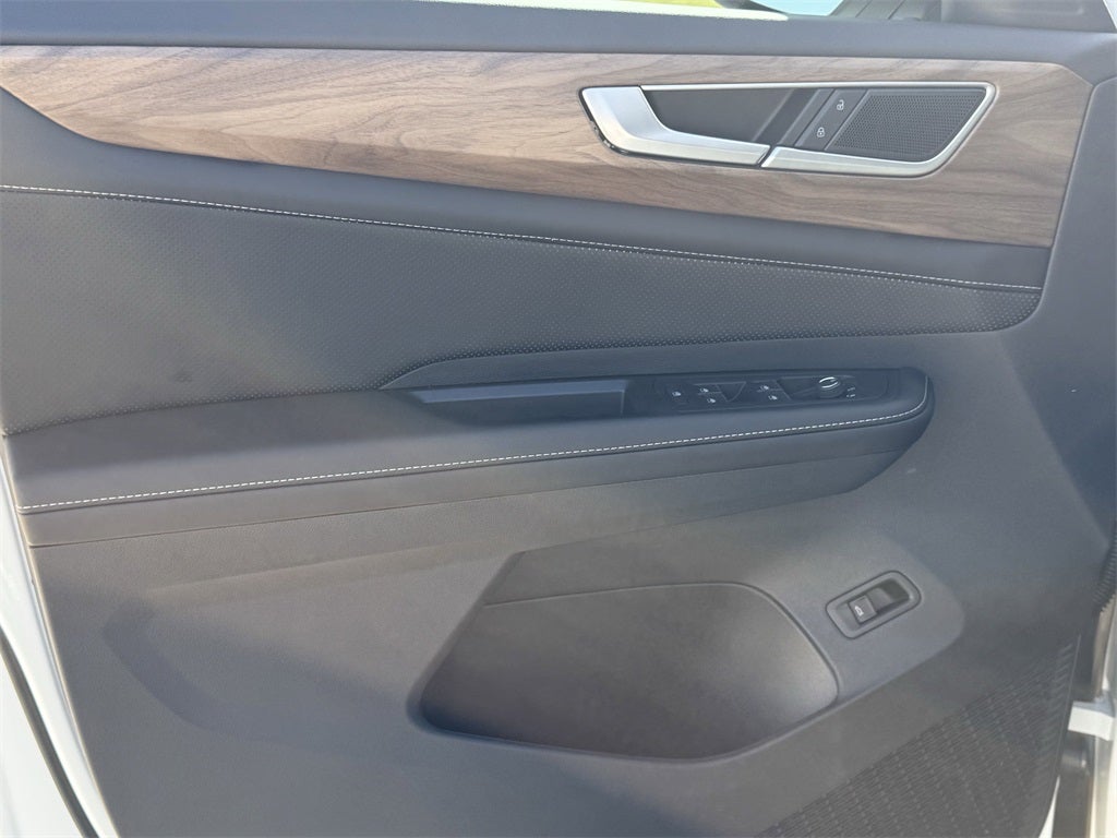 2025 Volkswagen Atlas 2.0T SE w/ Technology