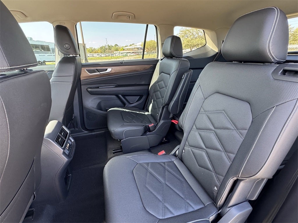 2025 Volkswagen Atlas 2.0T SE w/ Technology