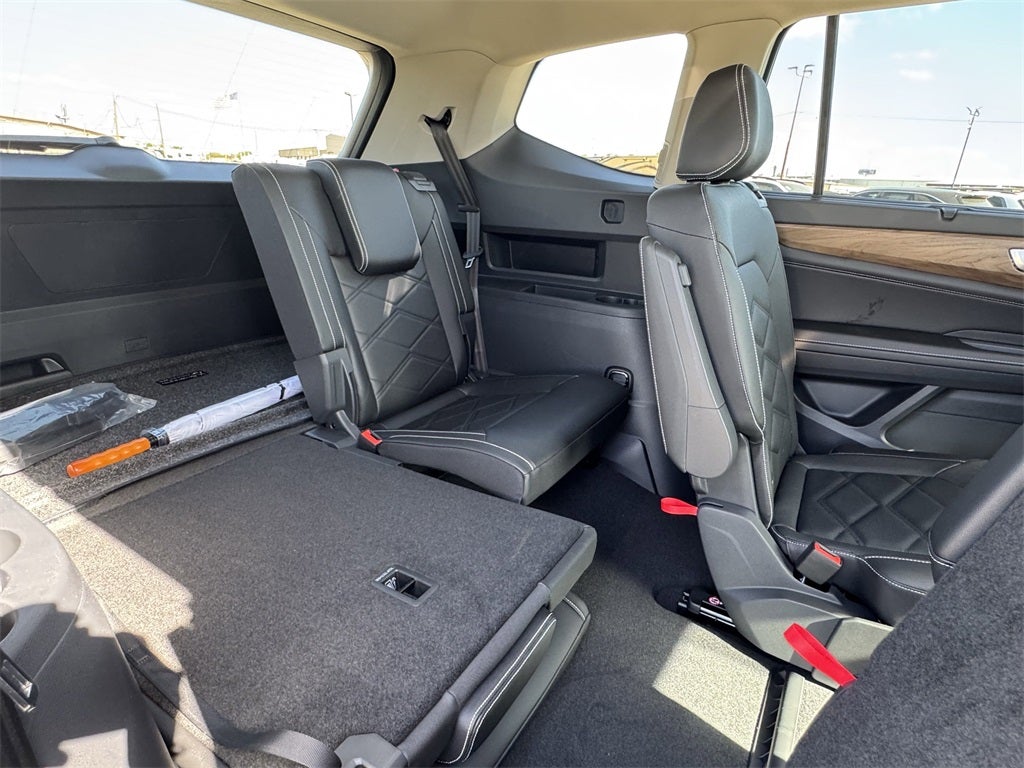 2025 Volkswagen Atlas 2.0T SE w/ Technology