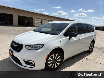 2024 Chrysler Pacifica Hybrid Select