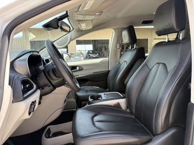 2024 Chrysler Pacifica Hybrid Select