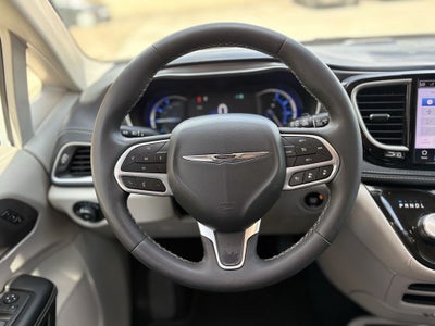 2024 Chrysler Pacifica Hybrid Select