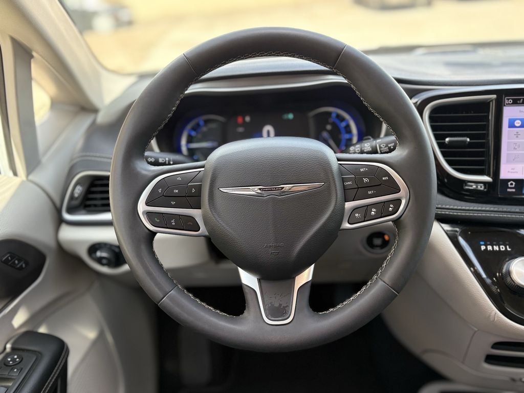 2024 Chrysler Pacifica Hybrid Select
