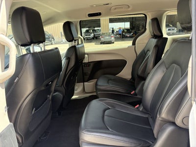 2024 Chrysler Pacifica Hybrid Select