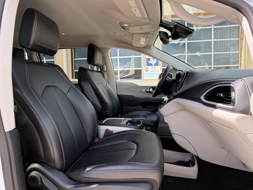 2024 Chrysler Pacifica Hybrid Select