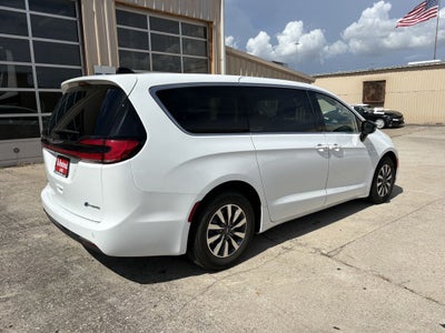 2024 Chrysler Pacifica Hybrid Select