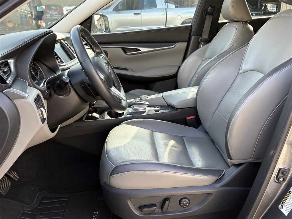 2023 INFINITI QX50 LUXE