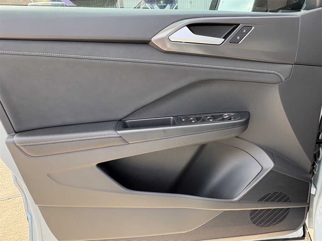 2026 Volkswagen Taos 1.5T SE Black