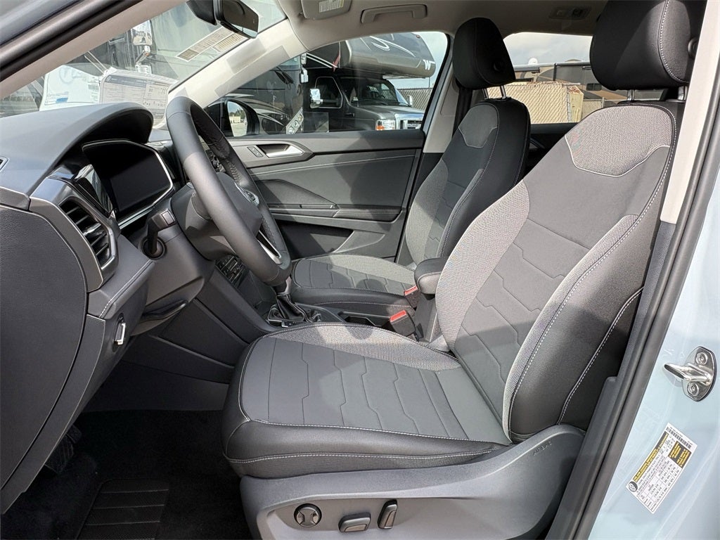 2026 Volkswagen Taos 1.5T SE Black