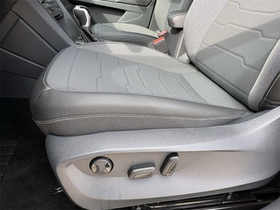 2026 Volkswagen Taos 1.5T SE Black