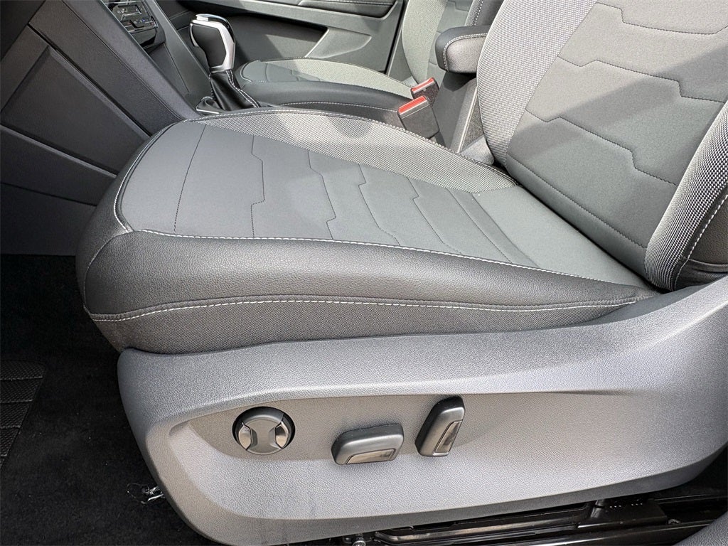 2026 Volkswagen Taos 1.5T SE Black