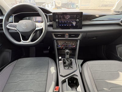 2026 Volkswagen Taos 1.5T SE Black