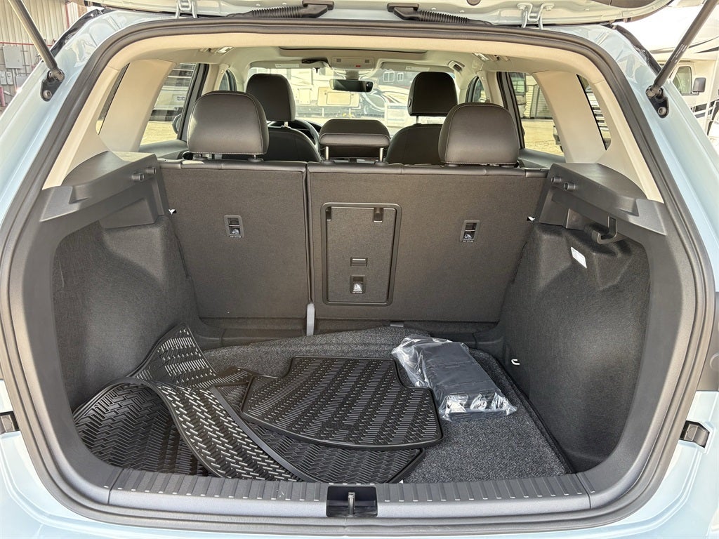 2026 Volkswagen Taos 1.5T SE Black