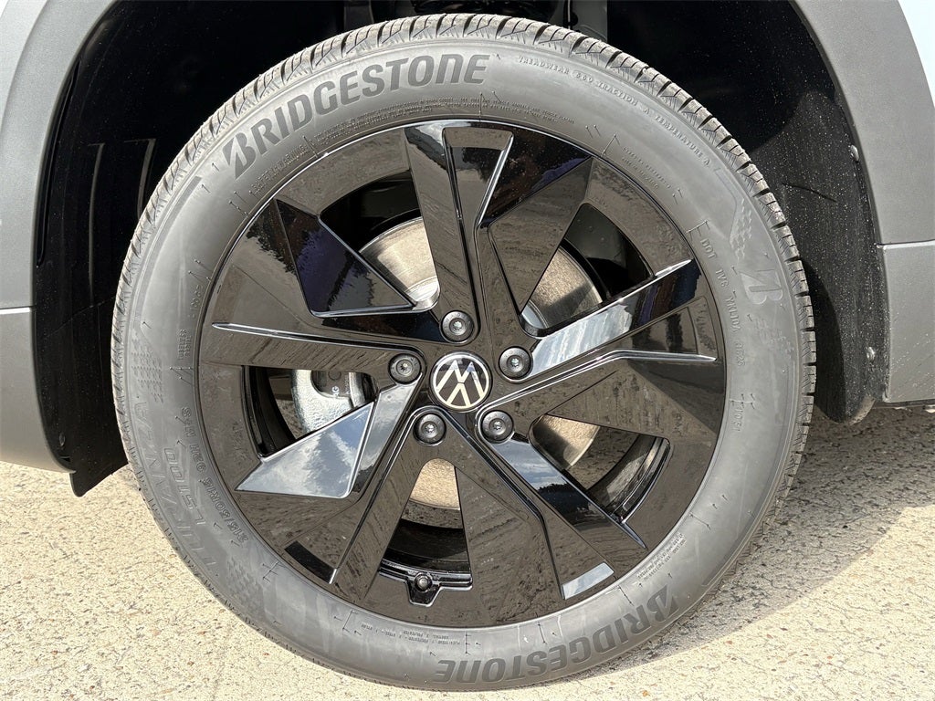 2026 Volkswagen Taos 1.5T SE Black