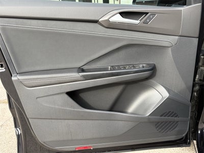 2026 Volkswagen Taos 1.5T SE Black