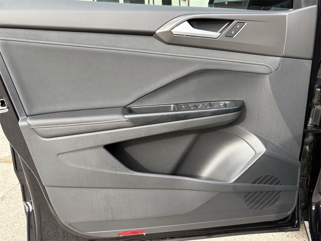 2026 Volkswagen Taos 1.5T SE Black