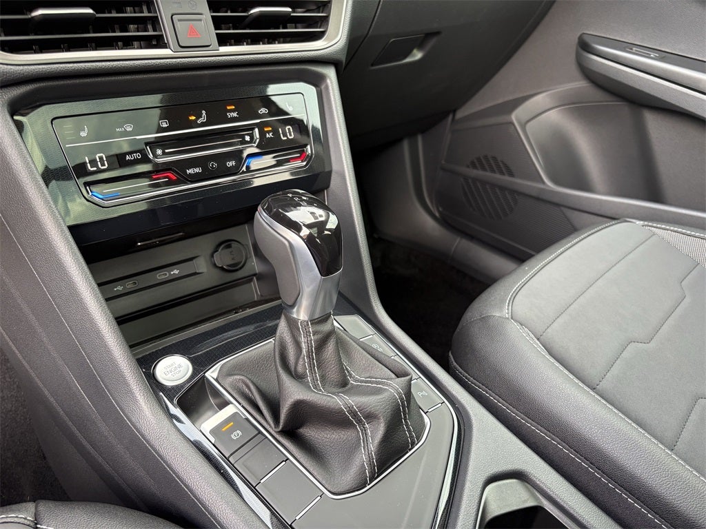 2026 Volkswagen Taos 1.5T SE Black