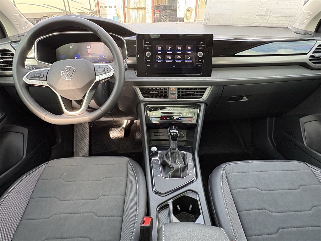 2026 Volkswagen Taos 1.5T SE Black