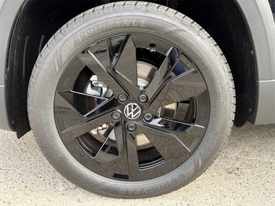 2026 Volkswagen Taos 1.5T SE Black