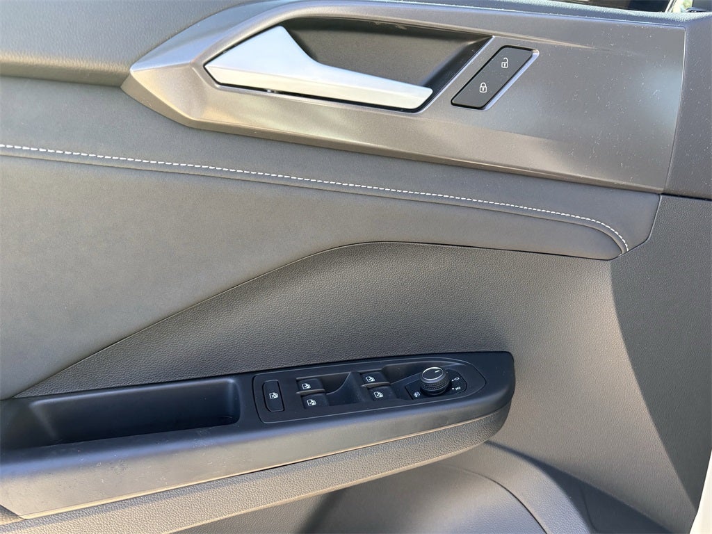 2026 Volkswagen Taos 1.5T SE Black