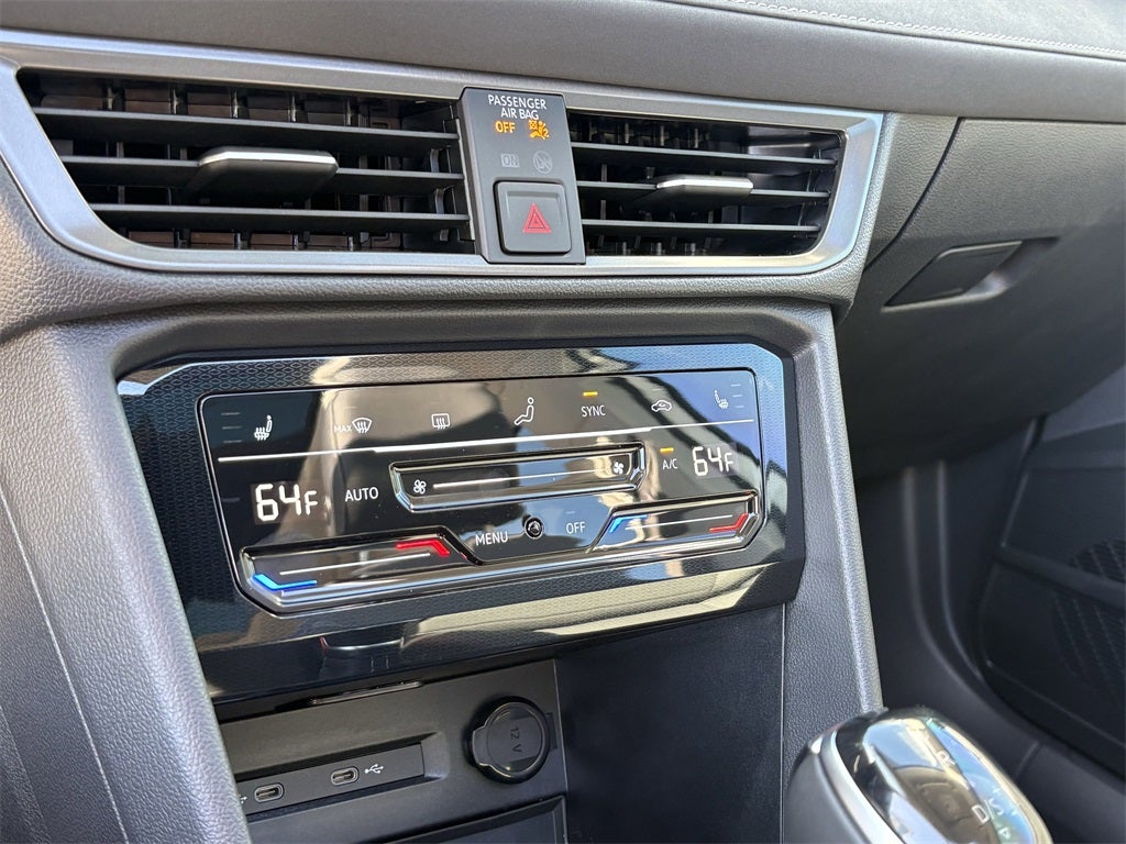 2026 Volkswagen Taos 1.5T SE Black