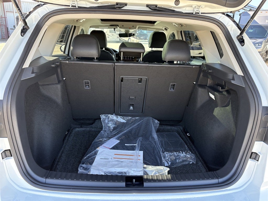 2026 Volkswagen Taos 1.5T SE Black