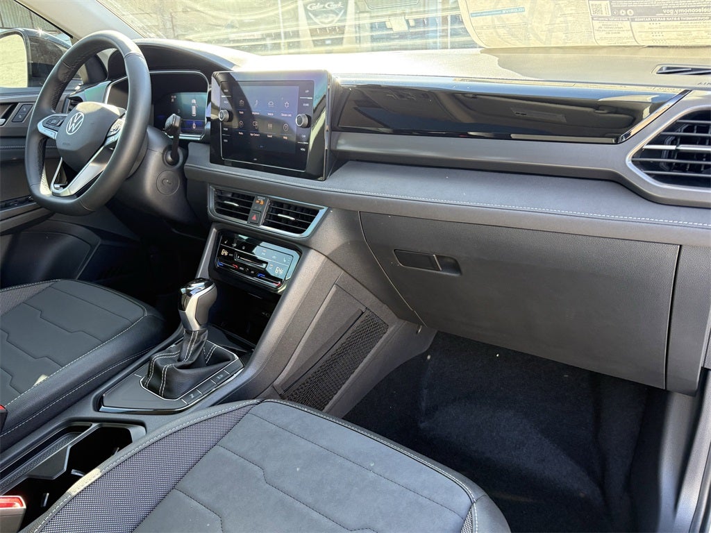 2026 Volkswagen Taos 1.5T SE Black