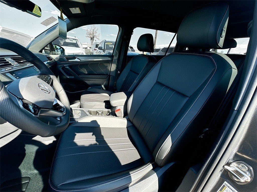 2024 Volkswagen Tiguan 2.0T SE R-Line Black