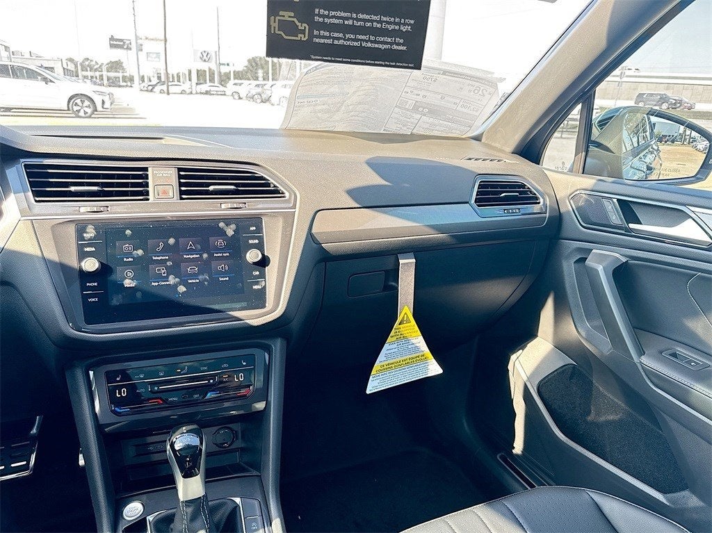 2024 Volkswagen Tiguan 2.0T SE R-Line Black