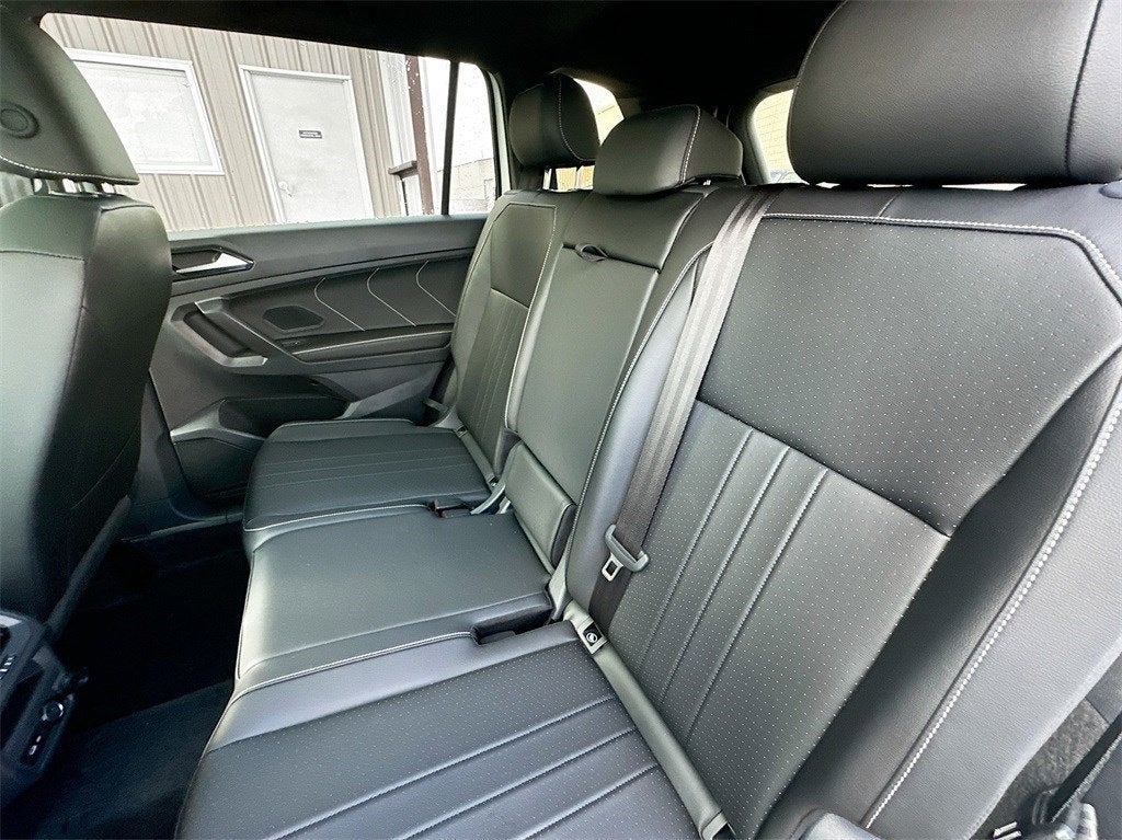 2024 Volkswagen Tiguan 2.0T SE R-Line Black