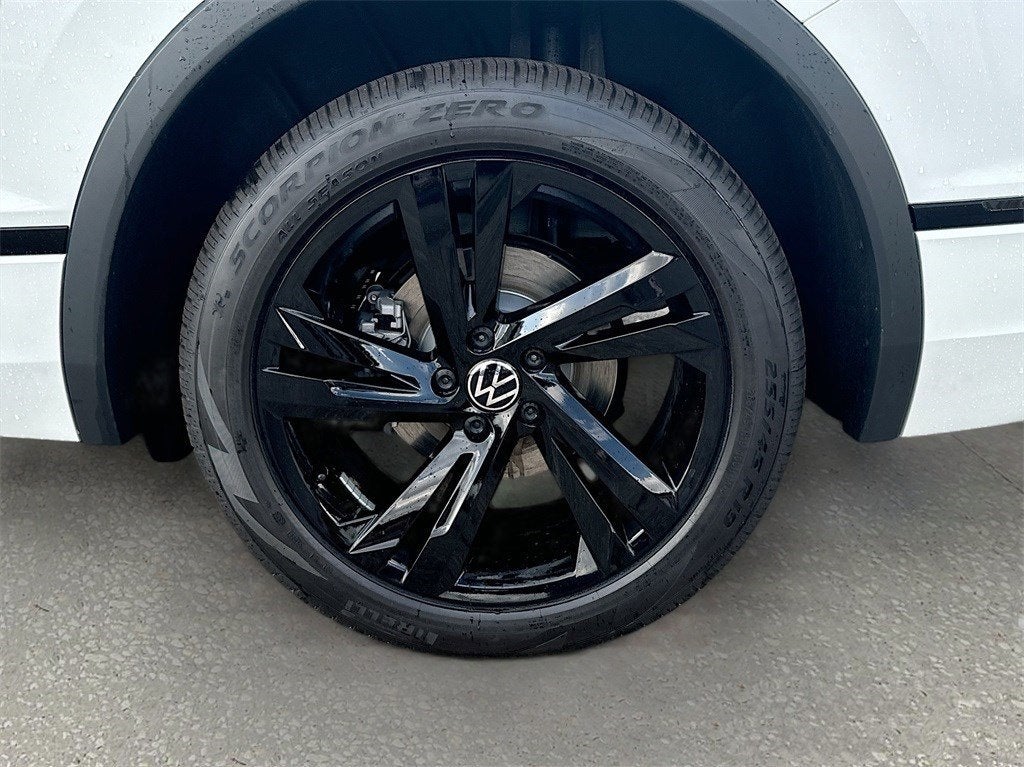 2024 Volkswagen Tiguan 2.0T SE R-Line Black