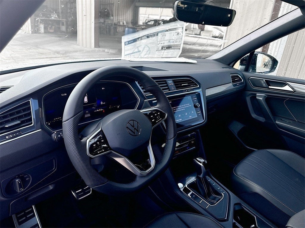 2024 Volkswagen Tiguan 2.0T SE R-Line Black