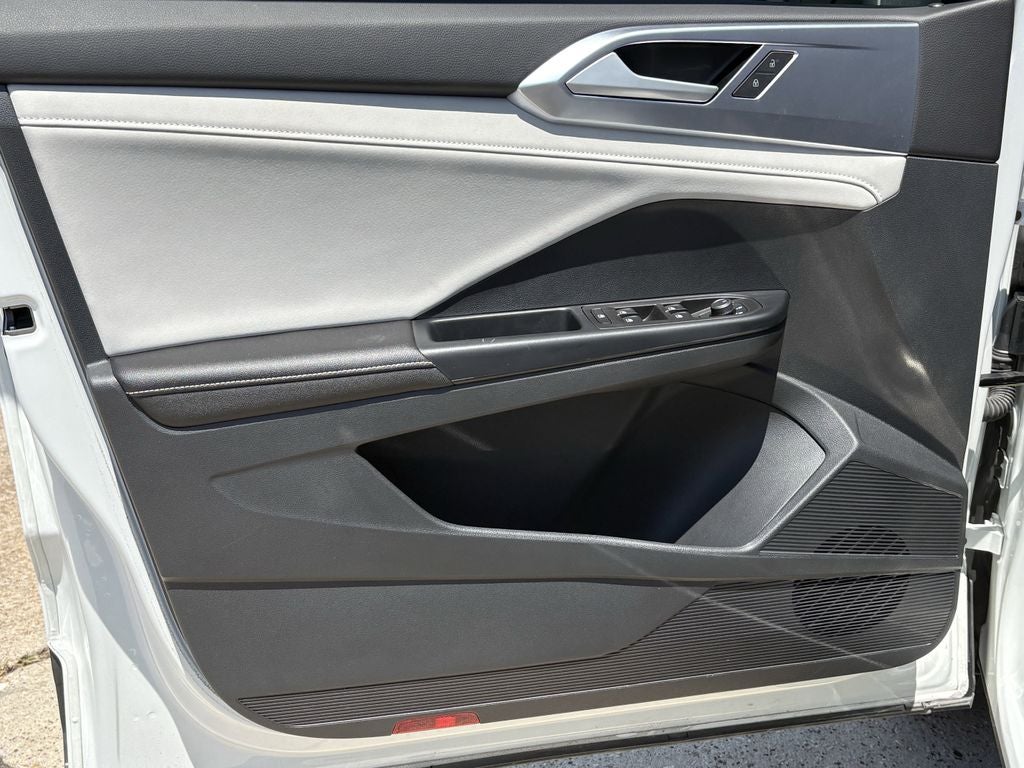 2025 Volkswagen Taos SE - Photo 10