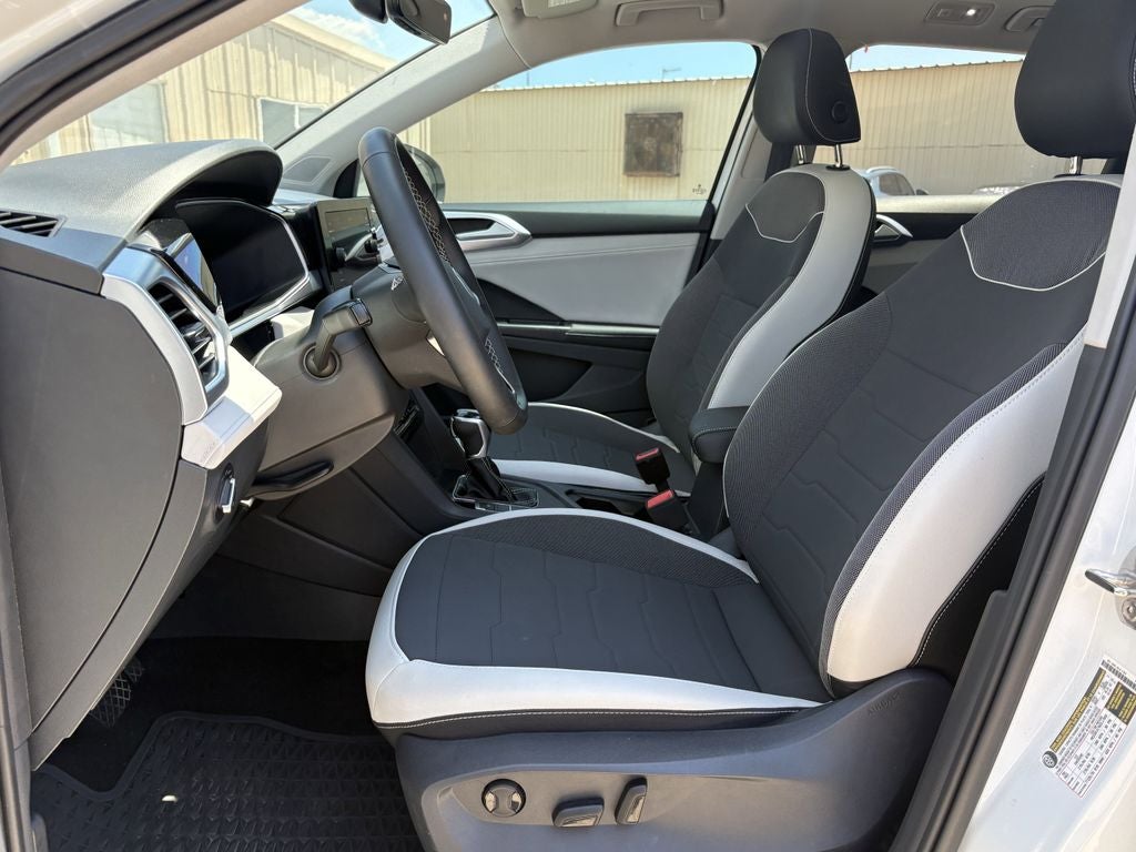 2025 Volkswagen Taos SE - Photo 12