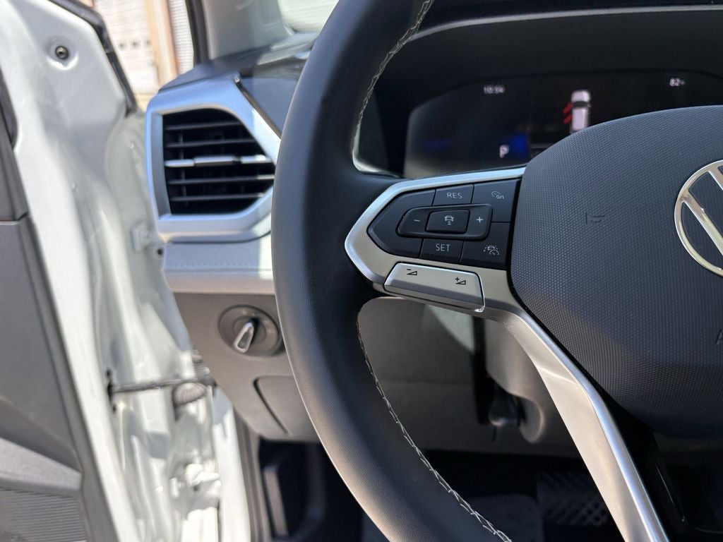 2025 Volkswagen Taos SE - Photo 16