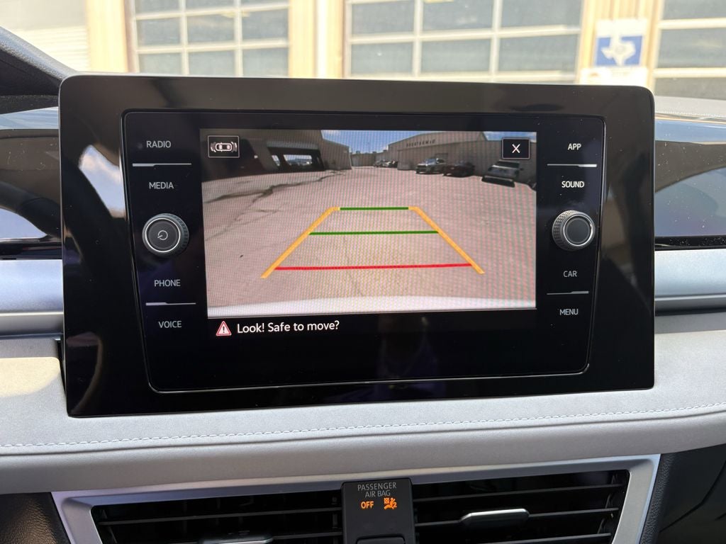 2025 Volkswagen Taos SE - Photo 18