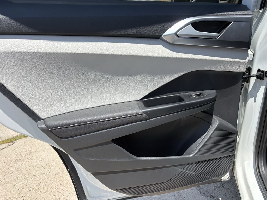 2025 Volkswagen Taos SE - Photo 22