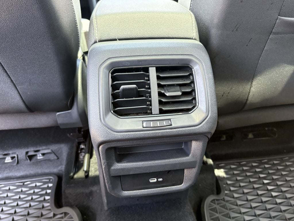 2025 Volkswagen Taos SE - Photo 24